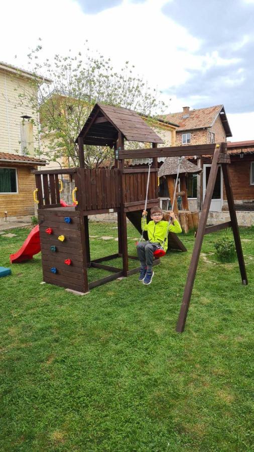 Triglav Edelweiss Guest House Pavel Banya Ngoại thất bức ảnh