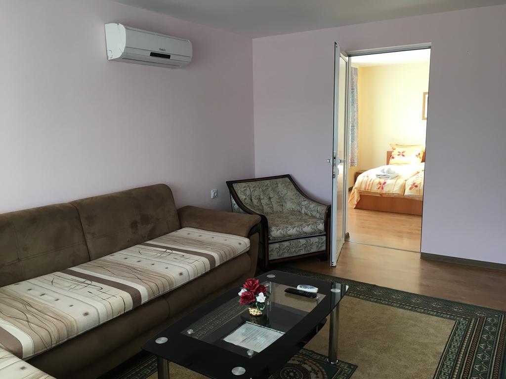 Triglav Edelweiss Guest House Pavel Banya Ngoại thất bức ảnh