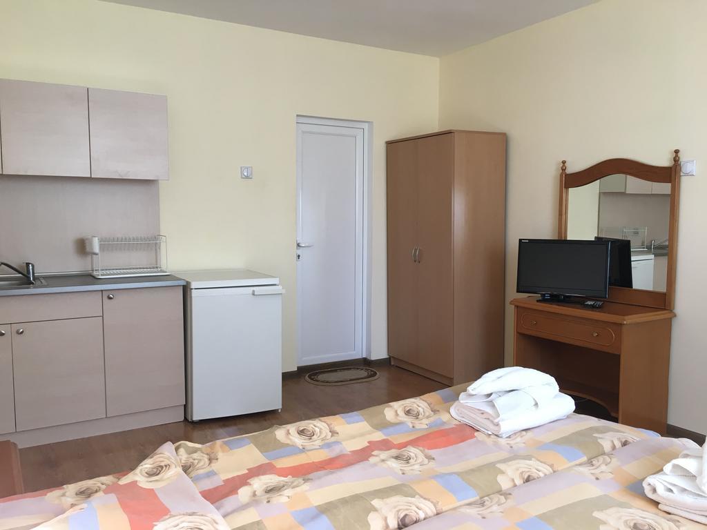 Triglav Edelweiss Guest House Pavel Banya Ngoại thất bức ảnh