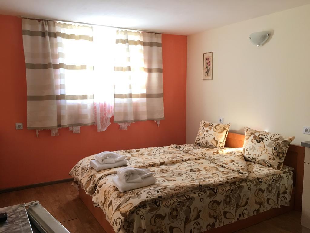 Triglav Edelweiss Guest House Pavel Banya Ngoại thất bức ảnh