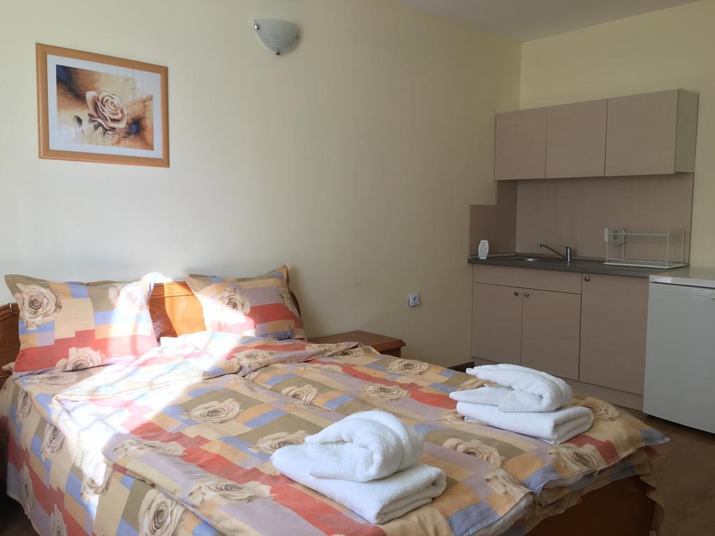Triglav Edelweiss Guest House Pavel Banya Ngoại thất bức ảnh