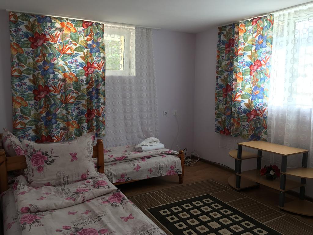 Triglav Edelweiss Guest House Pavel Banya Ngoại thất bức ảnh