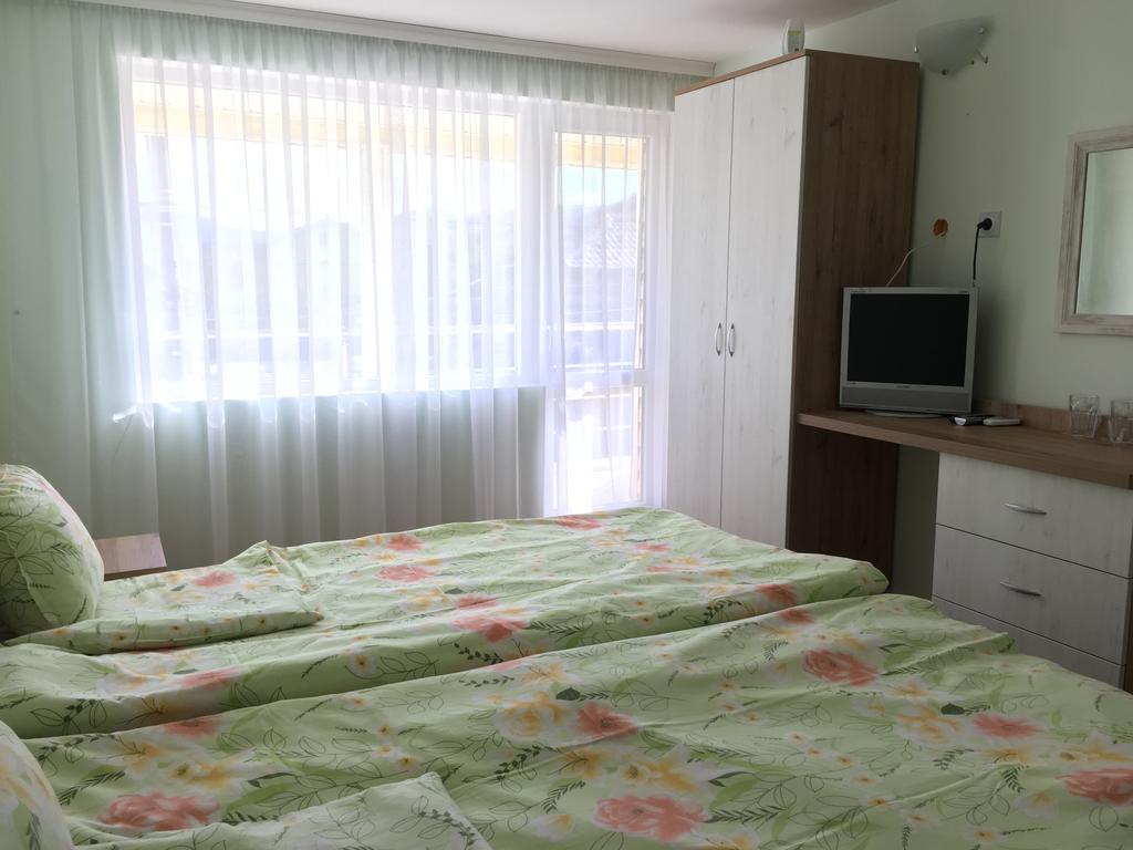 Triglav Edelweiss Guest House Pavel Banya Ngoại thất bức ảnh