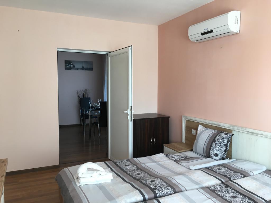 Triglav Edelweiss Guest House Pavel Banya Ngoại thất bức ảnh